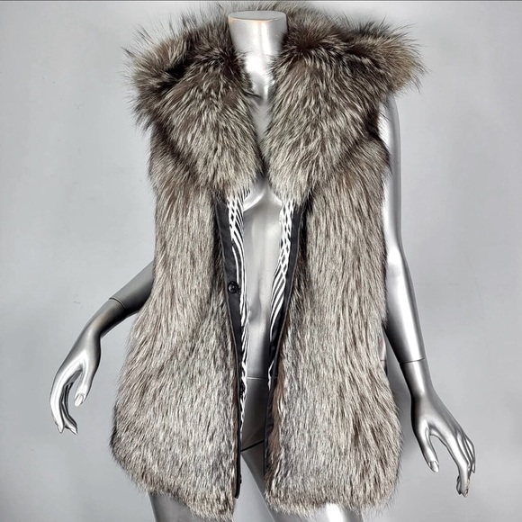 LAFURIA Silver Fox hooded vest. Size M (8-10) - Picture 10 of 14
